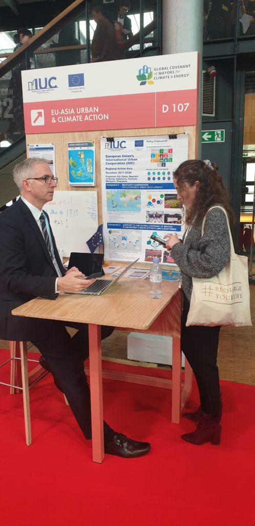 Communications Advisor David Zeller briefing a visitor about the IUC Asia project